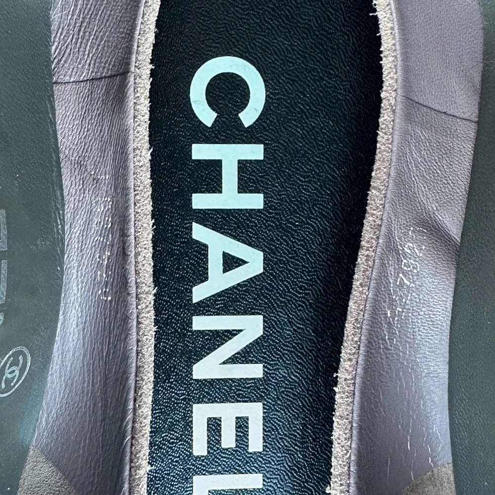 Vintage CHANEL Glitter Cap-Toe Suede Heels – Rare Size 35.5C - Picture 9 of 16